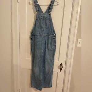 Old Navy Women’s Cropped Overalls - Size 6